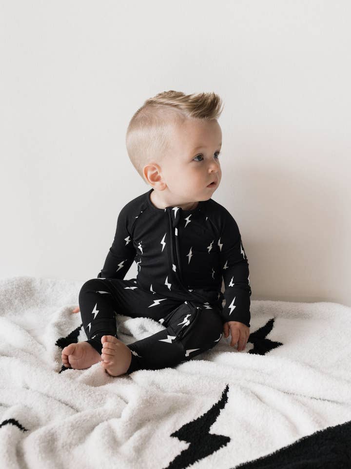 Forever French Baby - Wholesale Slaappak - Baby - Pyjama met ritssluiting van bamboe | Midnight Lightning Bolt1