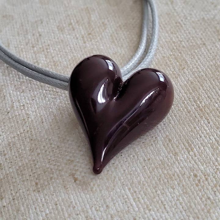 AB Glass Designs – wholesale Hänge-/berlockhalsband – Blåst glas hjärta halsband -olika färgalternativ (kopia)