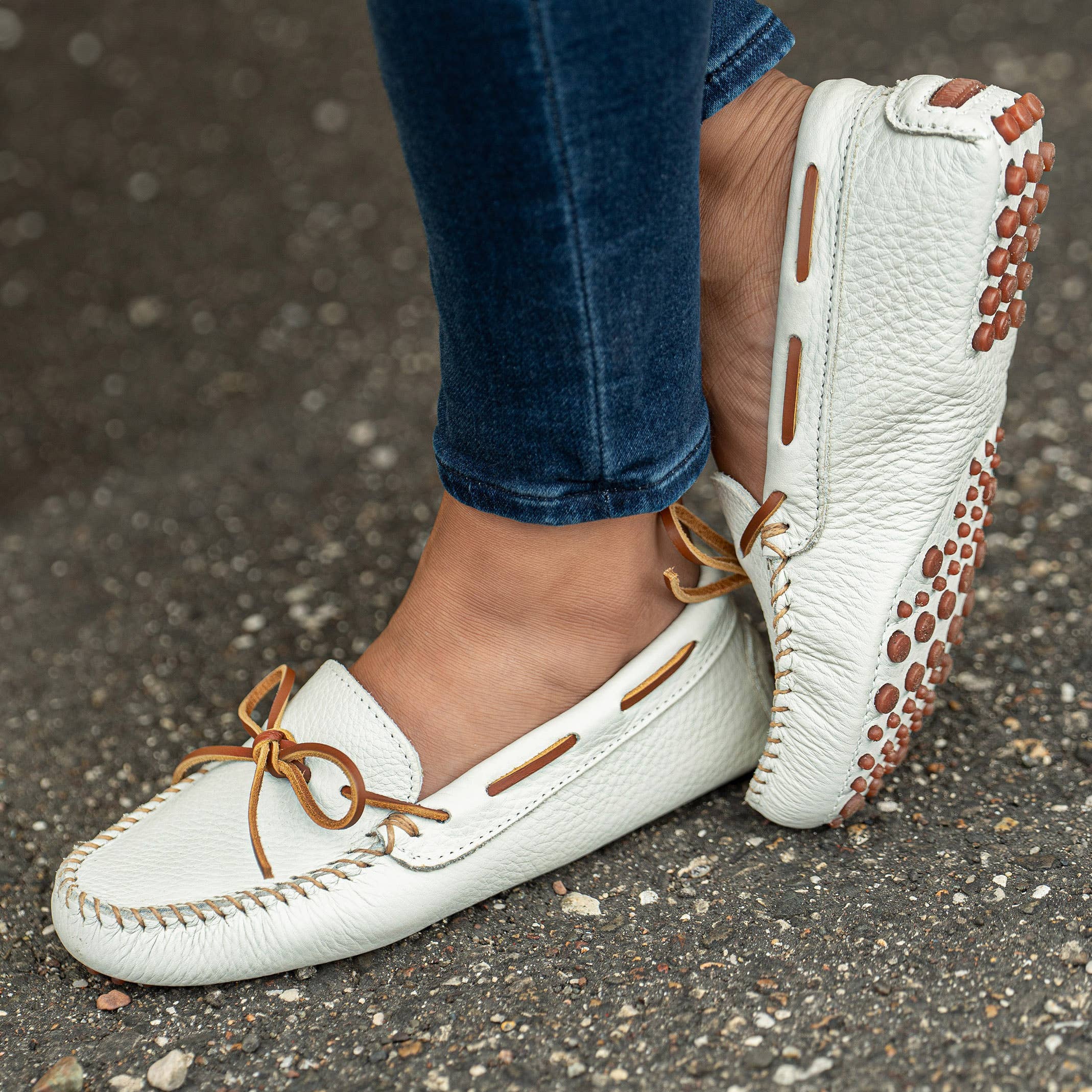 Minnetonka - Wholesale Loafers - Women's - Women's Classic Leather Driver Moccasin Loafer12