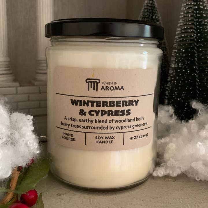 Bougie au soja Winterberry & Cyprès pour la vente par When In Aroma Candle Company