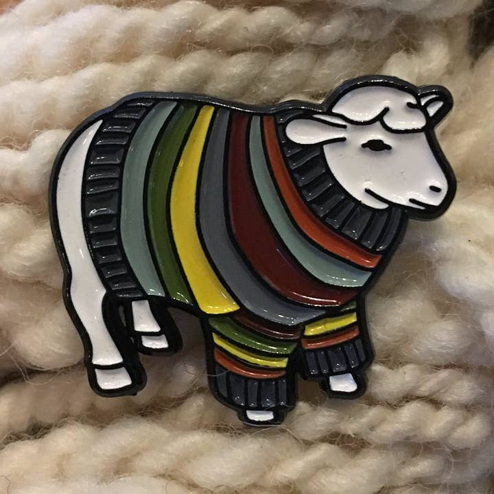 Pin esmaltado suéter de oveja para venta al por mayor de Green Bird Press