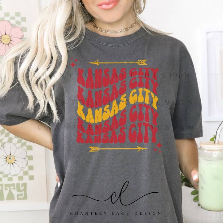 Camiseta estampada Groovy Comfort Colors de los Kansas City Chiefs para venta al por mayor de Chantely Lace