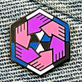 Drapeau Genderfluid - Épinglette Cube communautaire pour la vente par Proud Zebra