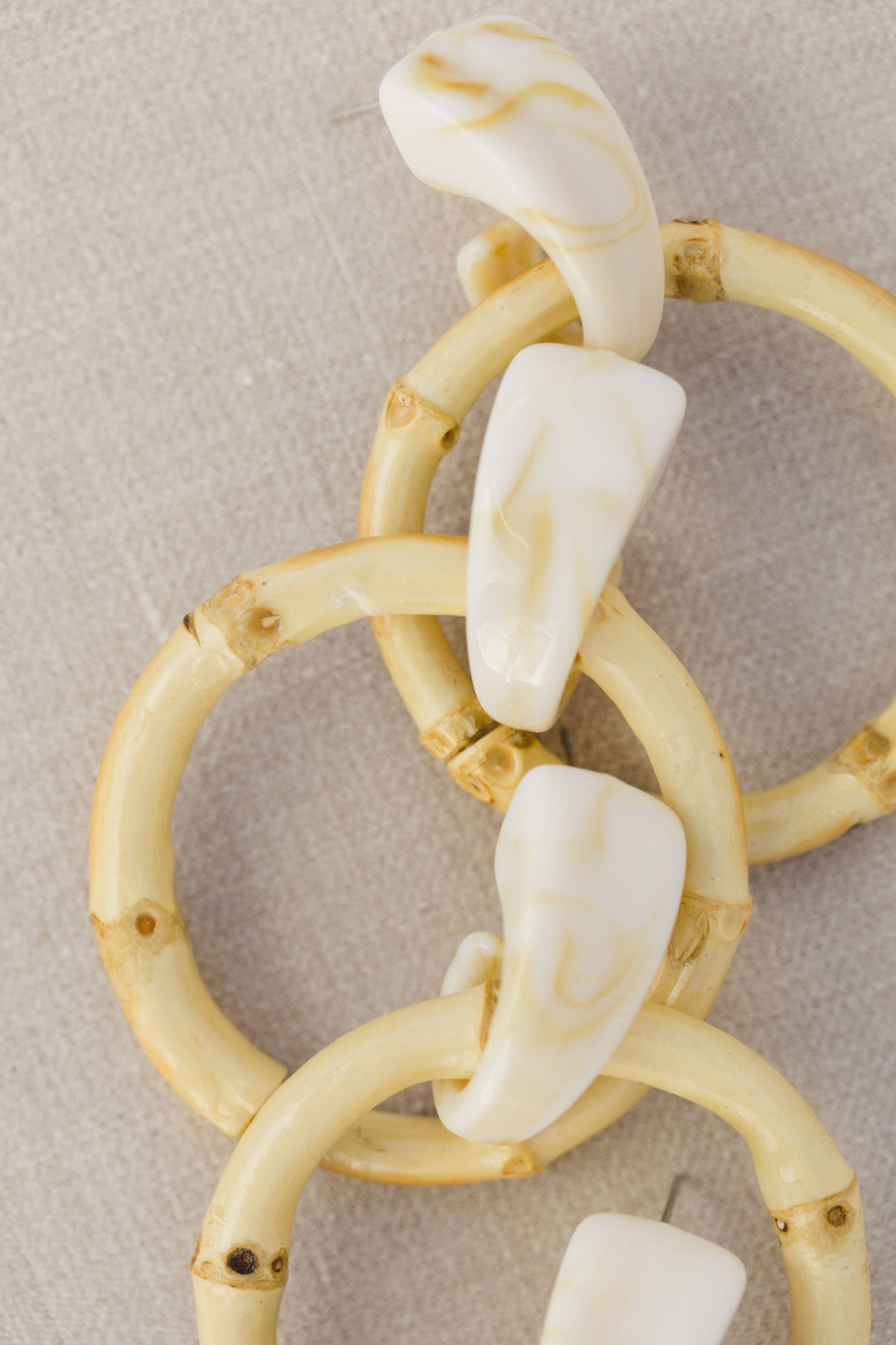 St Armands Designs of Sarasota - Vendita all'ingrosso Orecchini pendenti - Orecchini pendenti in bambù marrone chiaro6