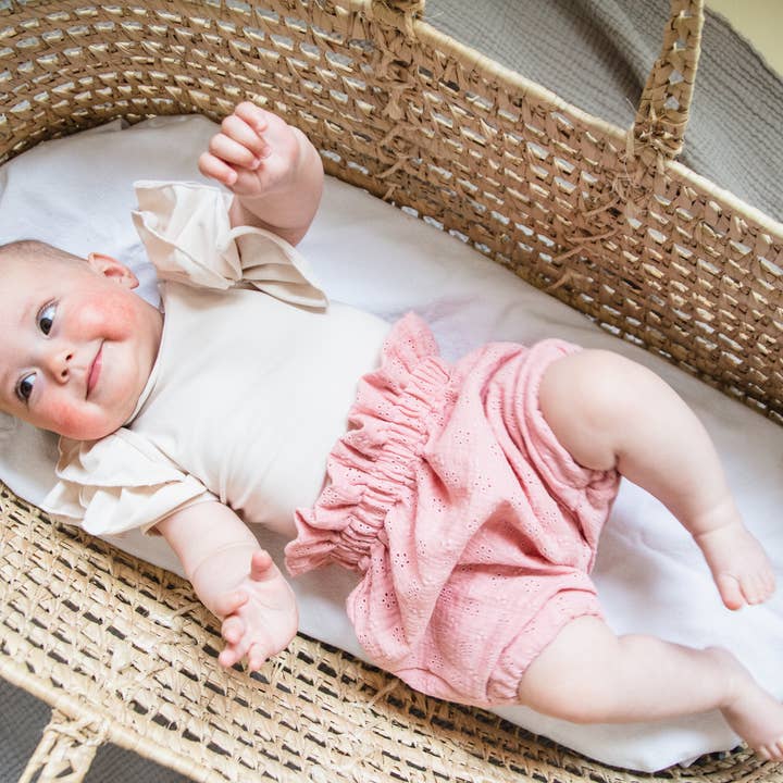 Petiteaude – Großhandel Unterwäsche/Windelüberhose – Baby – Rosafarbene, bestickte Pumphose aus Musselin mit hoher Taille