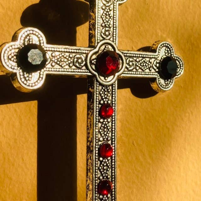 Elysium Pendants – Großhandel Kette mit Anhänger/Charm – Kreuz des Kardinals, Kreuzanhänger, Modeschmuck, Renaissance