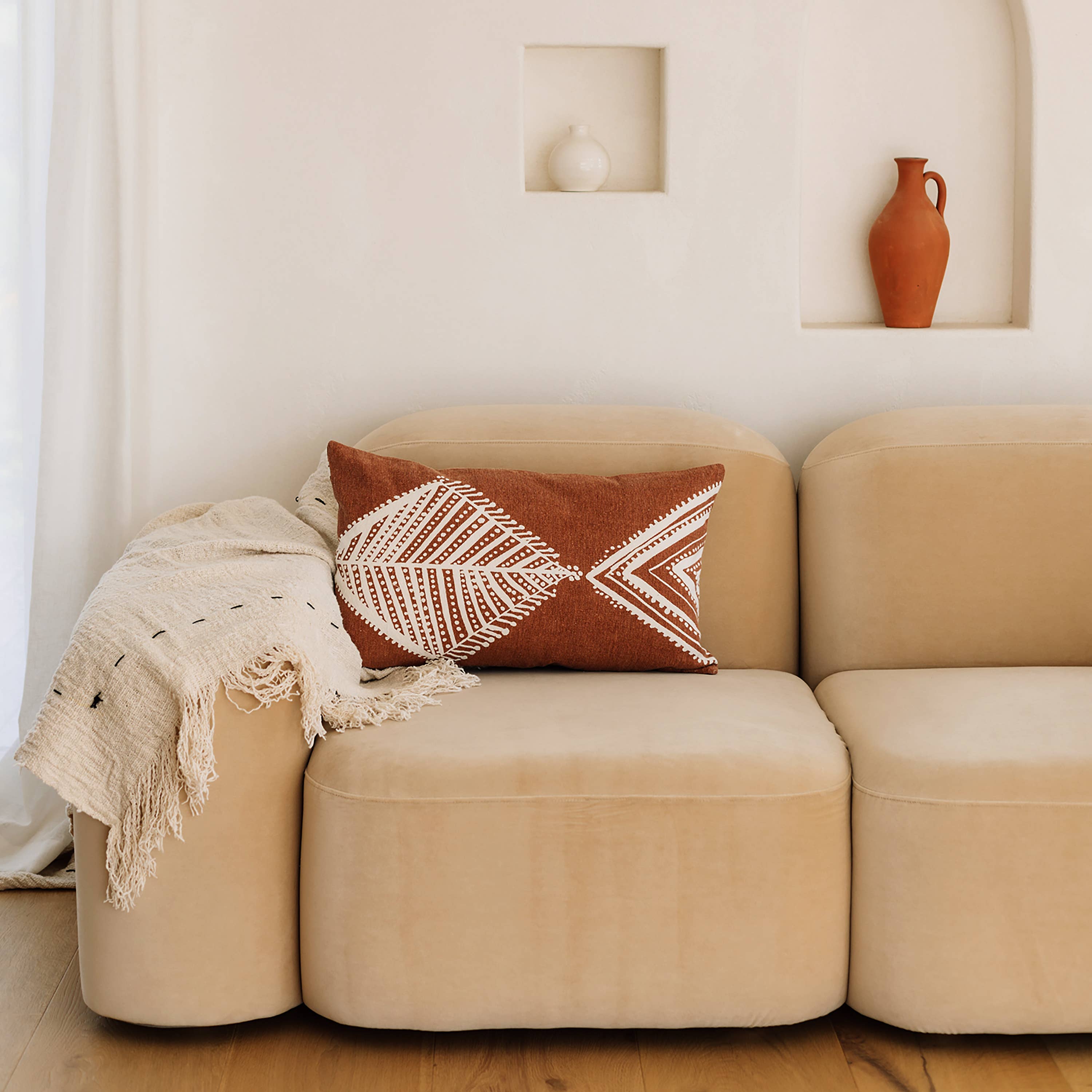 NAKI & SSAM INC. - Wholesale Throw Pillow Cover - Meraki Collection 24in.x14in.Gond Art-Inspired Printed Fish17