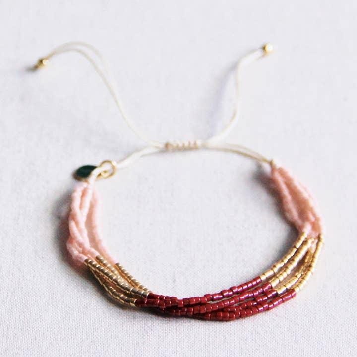 Fyrafaldigt miyuki-armband i bordeaux/nude/förgyllt för wholesale av Bazou