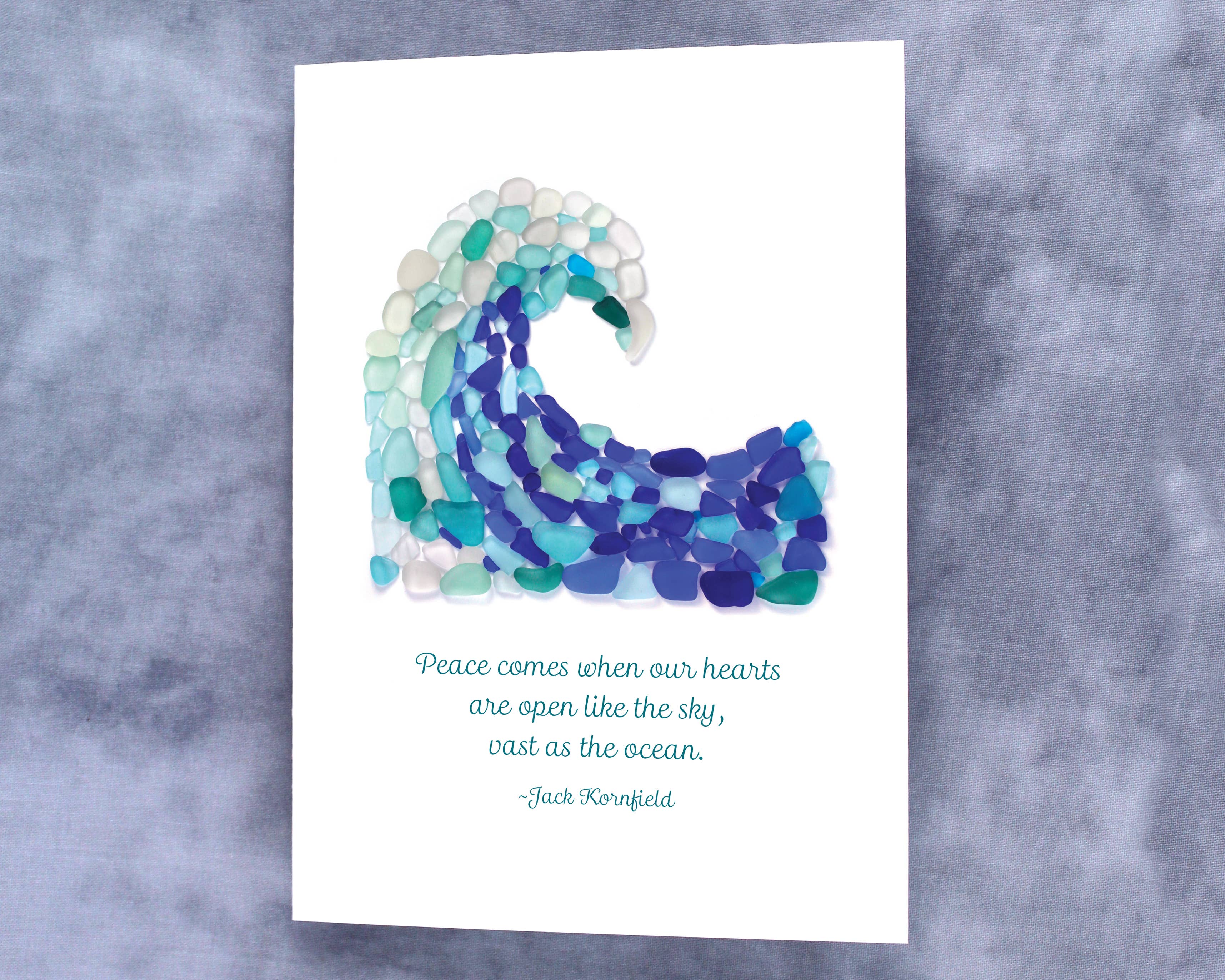 Beachcombing / Etched by the Sea - Vente Carte de condoléances - Carte Sea Glass Wave « La paix vient quand nos cœurs sont ouverts »1