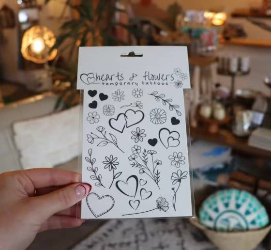 The Raven’s Edge Studio – wholesale Tillfällig tatuering – Mini vilda blommor temporära tatueringar: Hjärtan & blommor