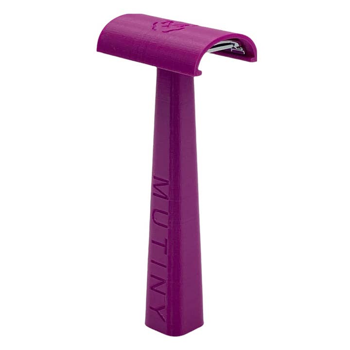 Bouclier de lame violet assorti pour la vente par Mutiny Shaving