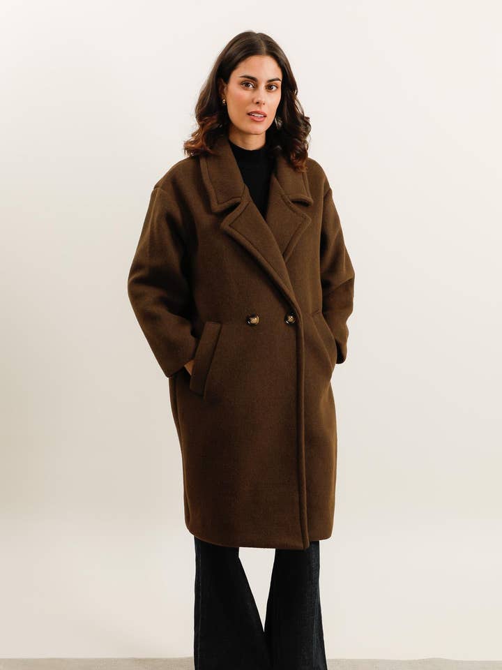 Chic long coat 9935 100% Polyester for wholesale by la maison des fibres naturelles