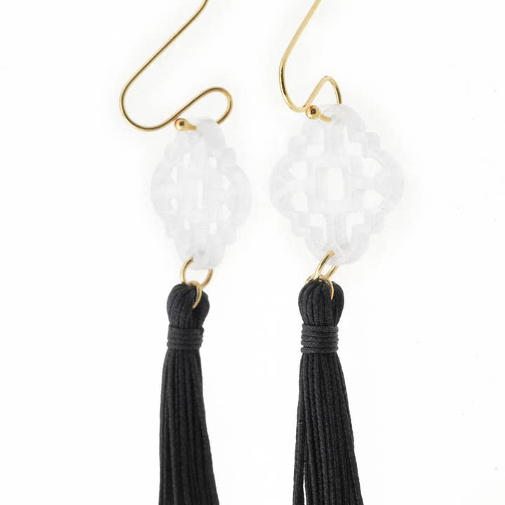 Tasseled akryl øreringe for engroshandel hos Viviane Guenoun
