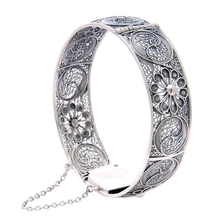 Bracelet Ciclo in Silver and other Purchase Wholesale miglior automatico cibo gatti. Free Returns & Net 60 Terms on Faire trending on Faire.