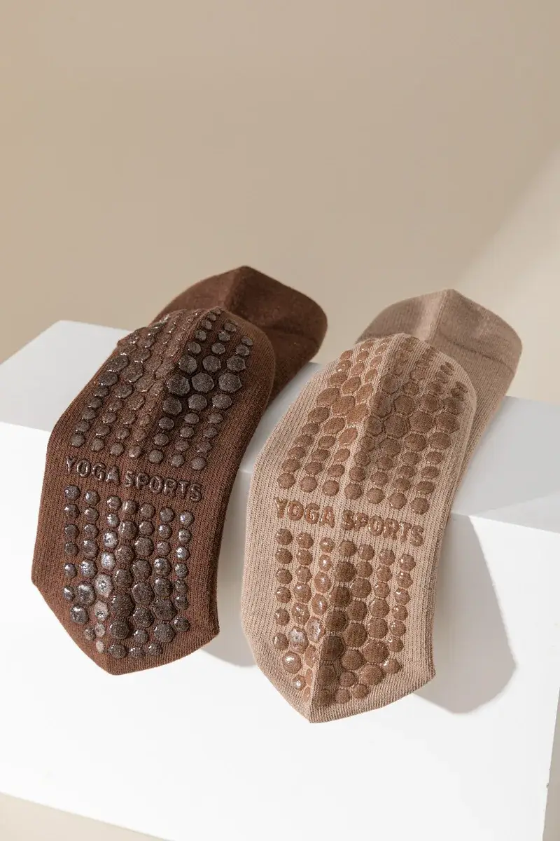 Mescola 9 colori Calze antiscivolo per yoga e pilates in vendita all'ingrosso su Faire6