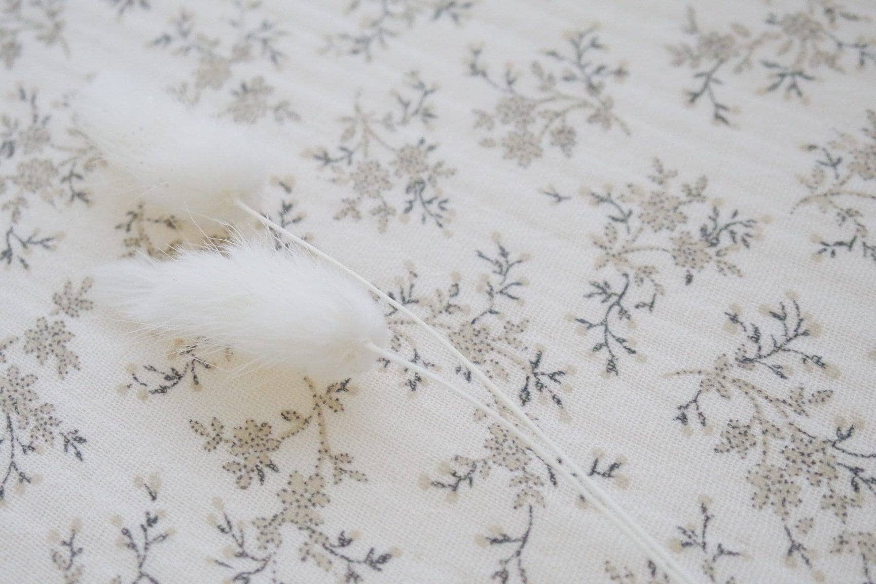 Les p'tites Merveilles de Bérénice - Wholesale Bassinet - Baby - “Louison” bassinet in ecru organic cotton double gauze with beige flowers15