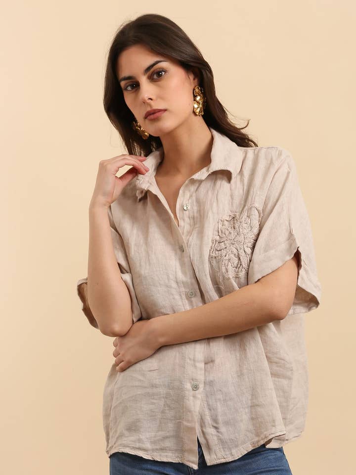 LÉA & LUC - Wholesale Shirt - Women's - Shirt with a flower in 100% Linen REF. 203411