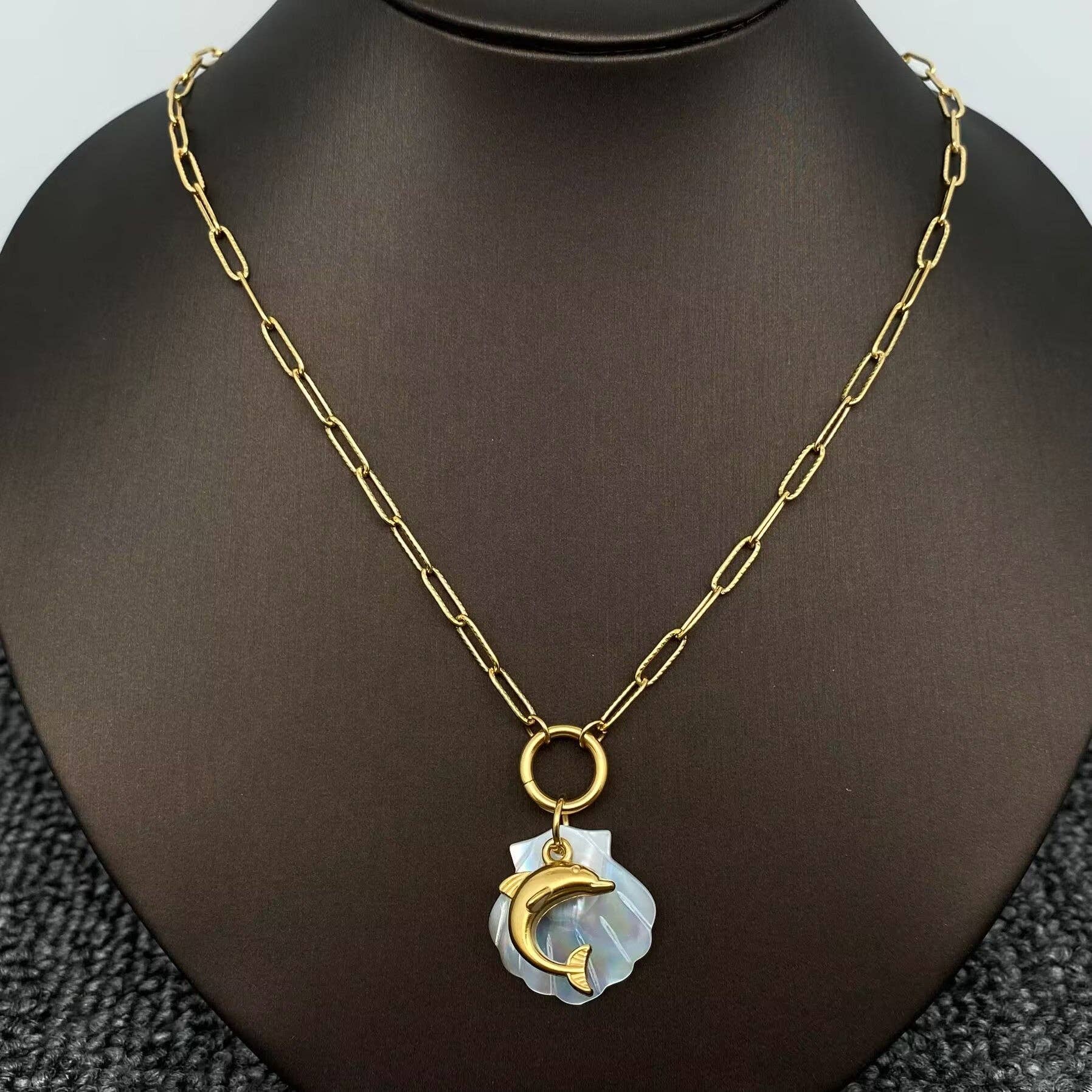 Mio Queena - Wholesale Pendant/Charm Necklace - Ocean Style Shell & Fish Charm 18K Golden SS Necklace - FGS6