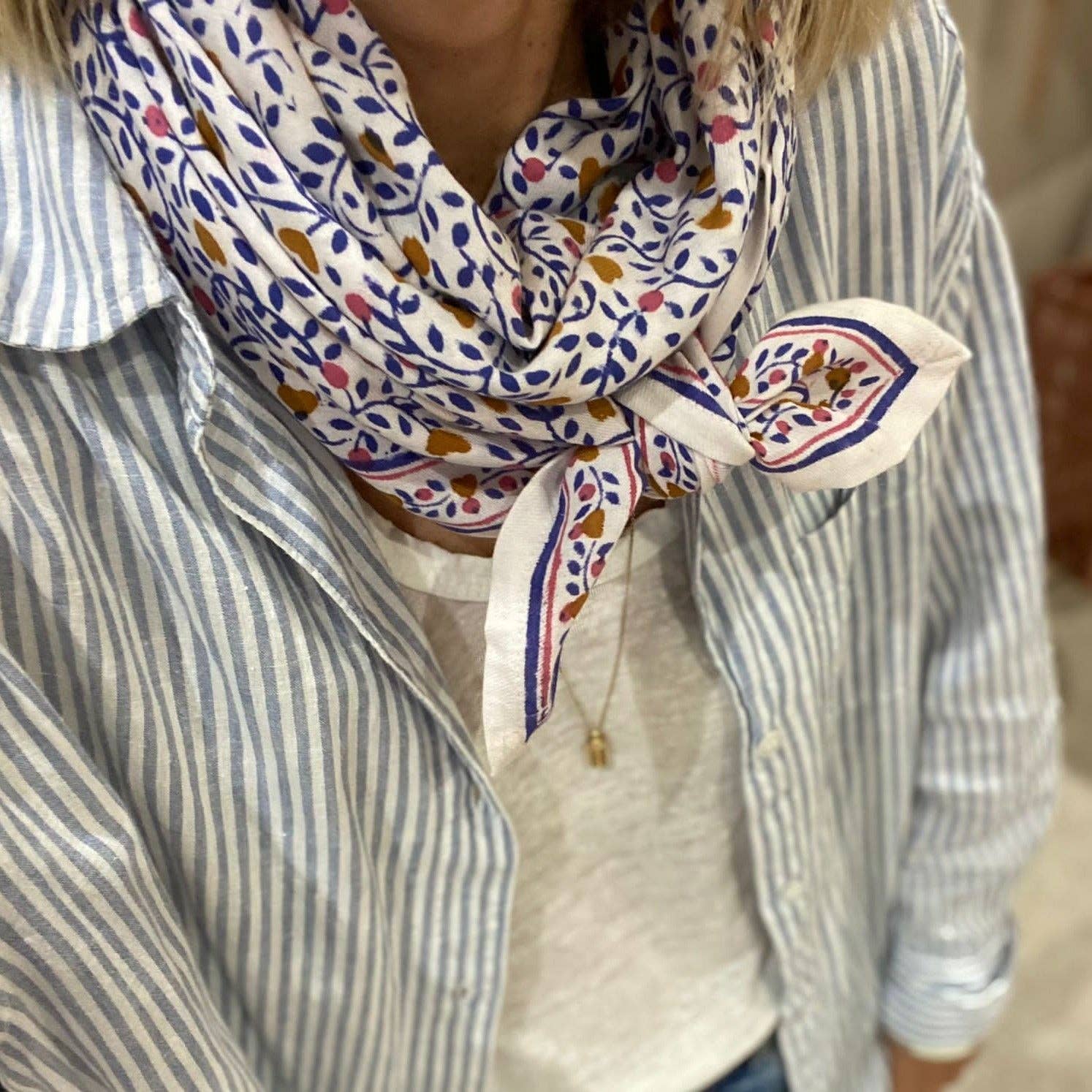 Maison Augustin - Vendita all'ingrosso Sciarpa - Donna - Sciarpa per adulti Love Nude 100 cm1