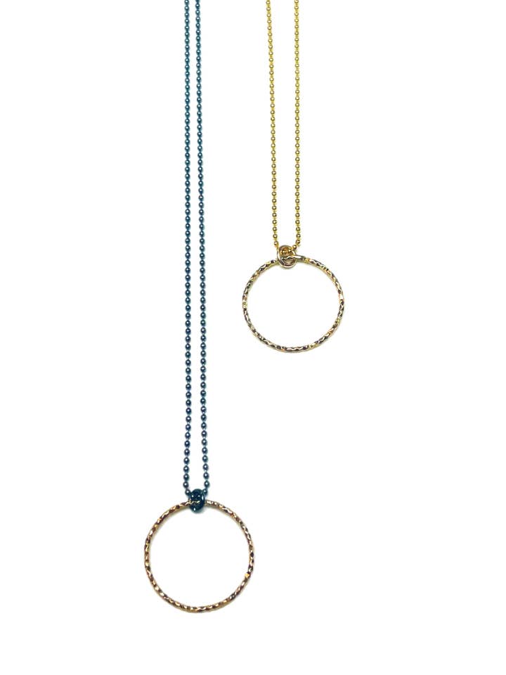 Margo-S - collier en argent sterling avec petit cercle découpé au laser pour la vente par LJ Sonder