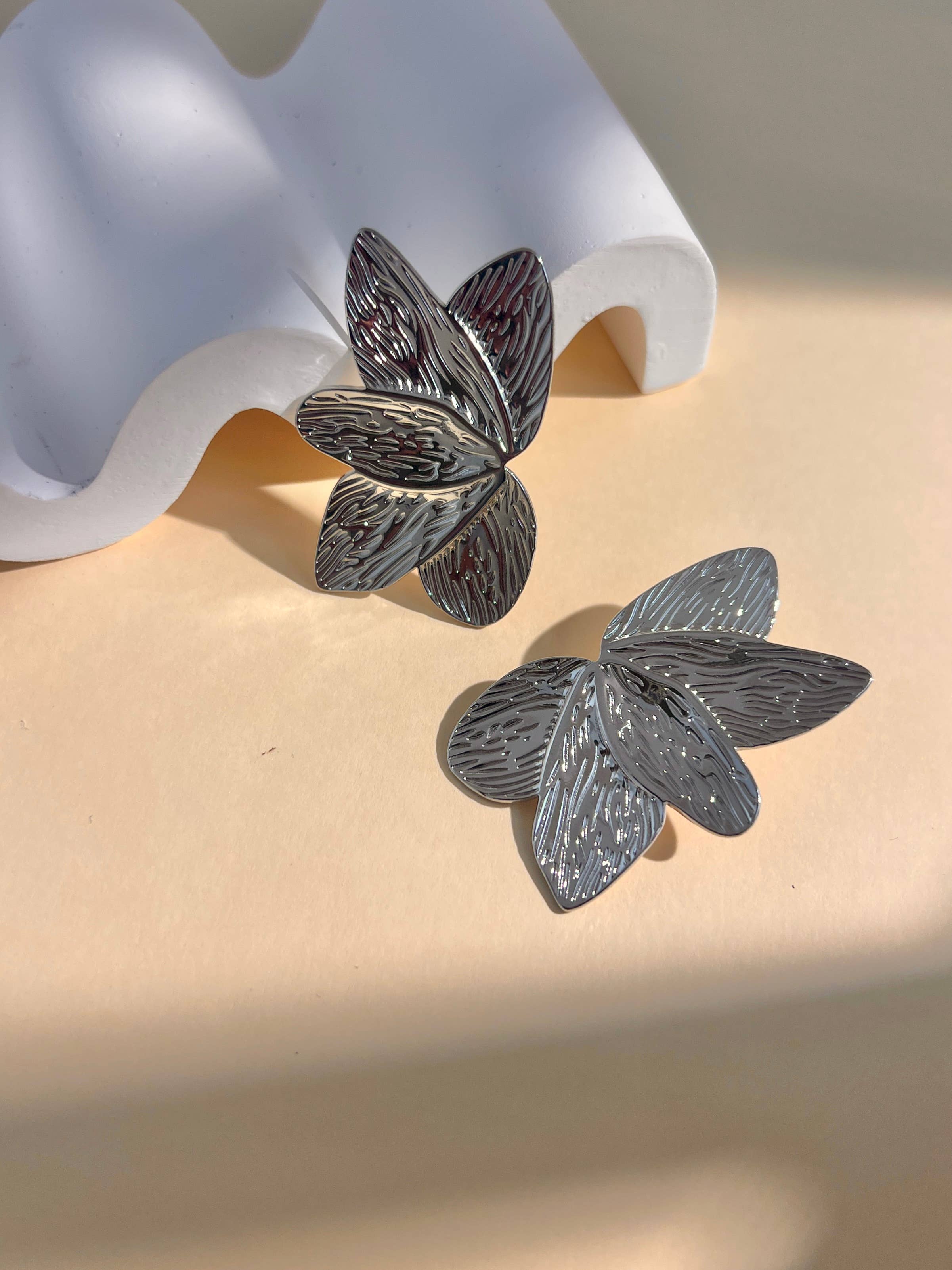 COSMOS - Wholesale Knopjes/oorstekers - Oorbellen met bladblaadjes van roestvrij staal2