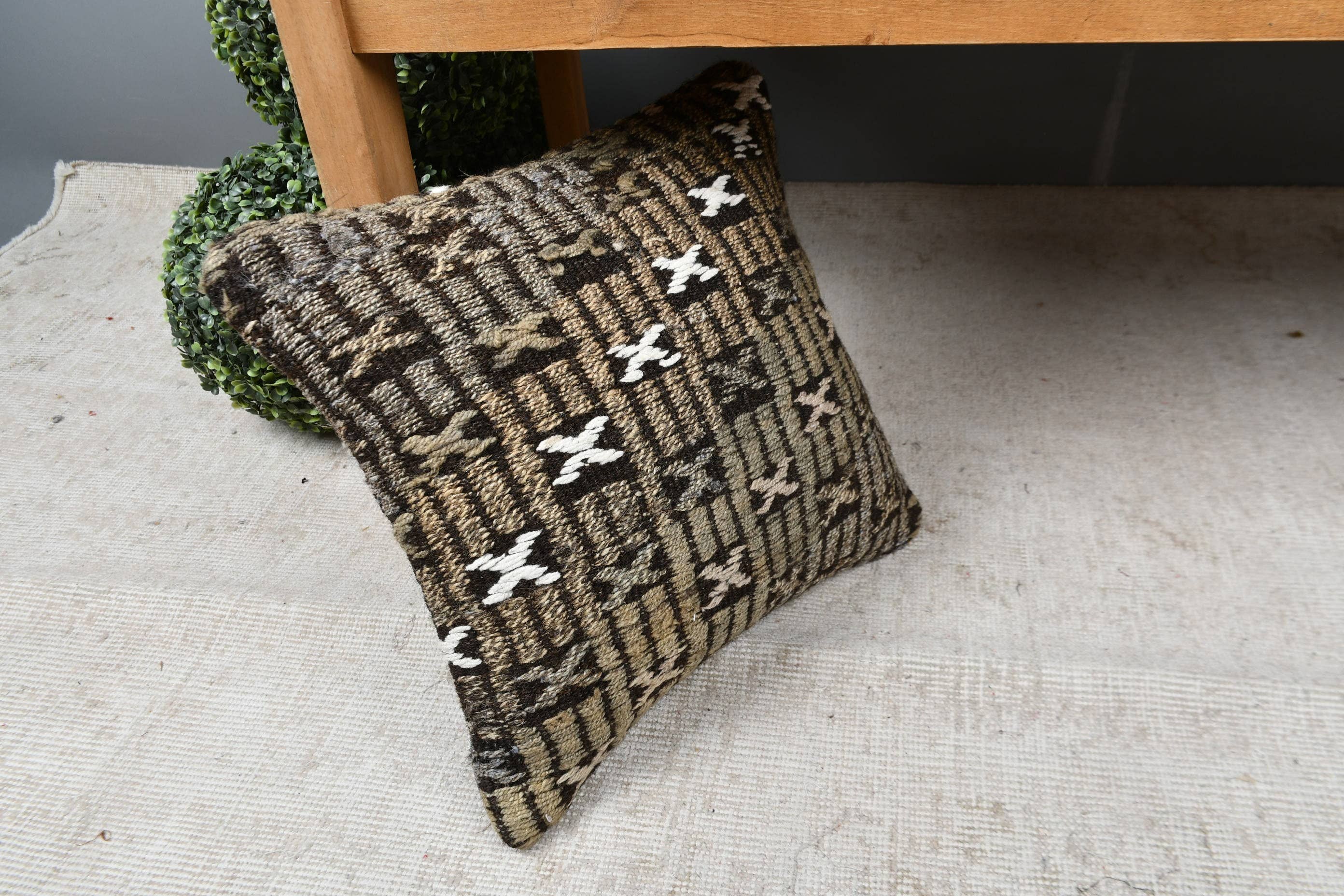 The Loom Wholesale - Wholesale Throw pillow cover - Vintage Tribal Cushion, Beige X-Pattern Pillow, 40x40-218496