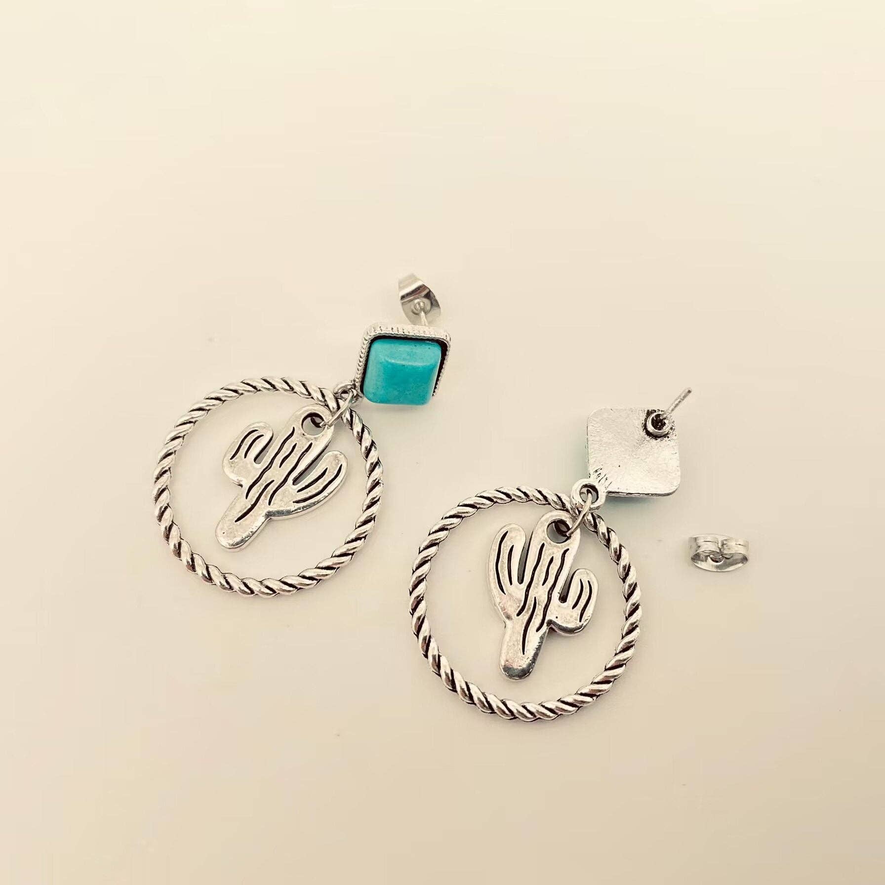 Mio Queena - Vendita all'ingrosso Orecchini pendenti - Orecchini a perno con pendente a forma di girasole in stile occidentale - WJ2