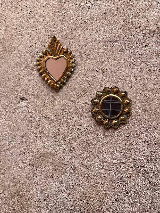 NOMAD BY LIV - Vente Miroir mural - Miroir classique en laiton en forme de cœur1