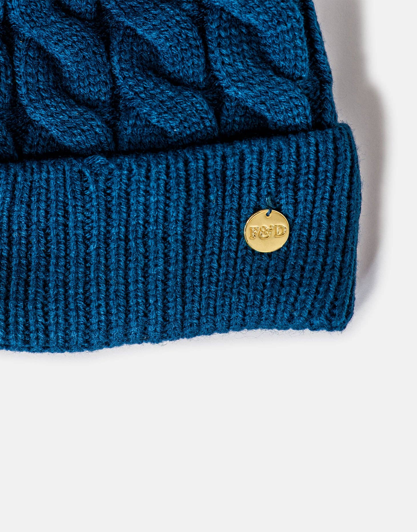 Frankie and Dottie's – Großhandel Beanie – Damen – Gestrickte Bommelmütze5