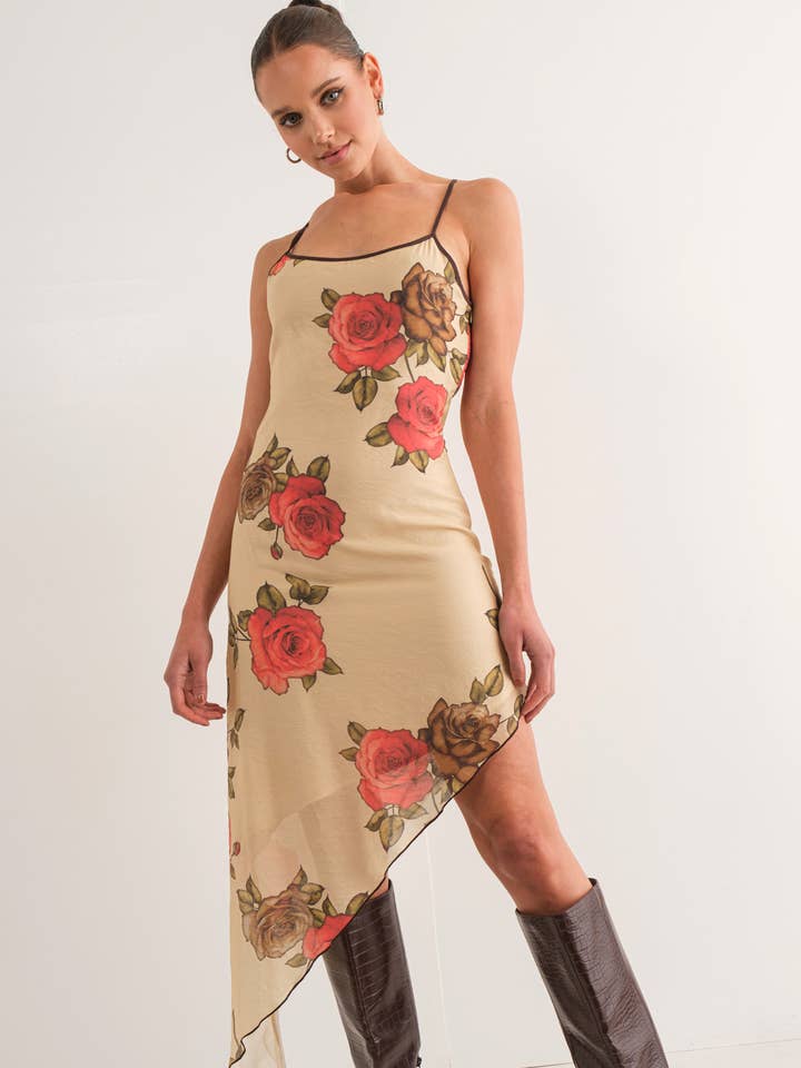 Robe asymétrique à imprimé de roses pour la vente par Pretty Garbage