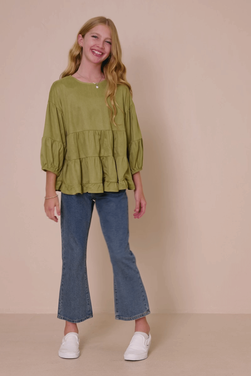 Hayden LA - Vendita all'ingrosso Maglietta - Bambini - Top vegano da ragazza con maniche a sbuffo a strati in pelle scamosciata8