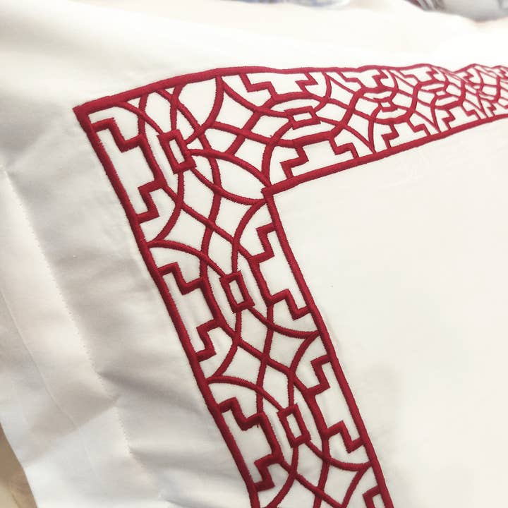 Chic opulent taie d'oreiller brodée pour la vente par Beddley