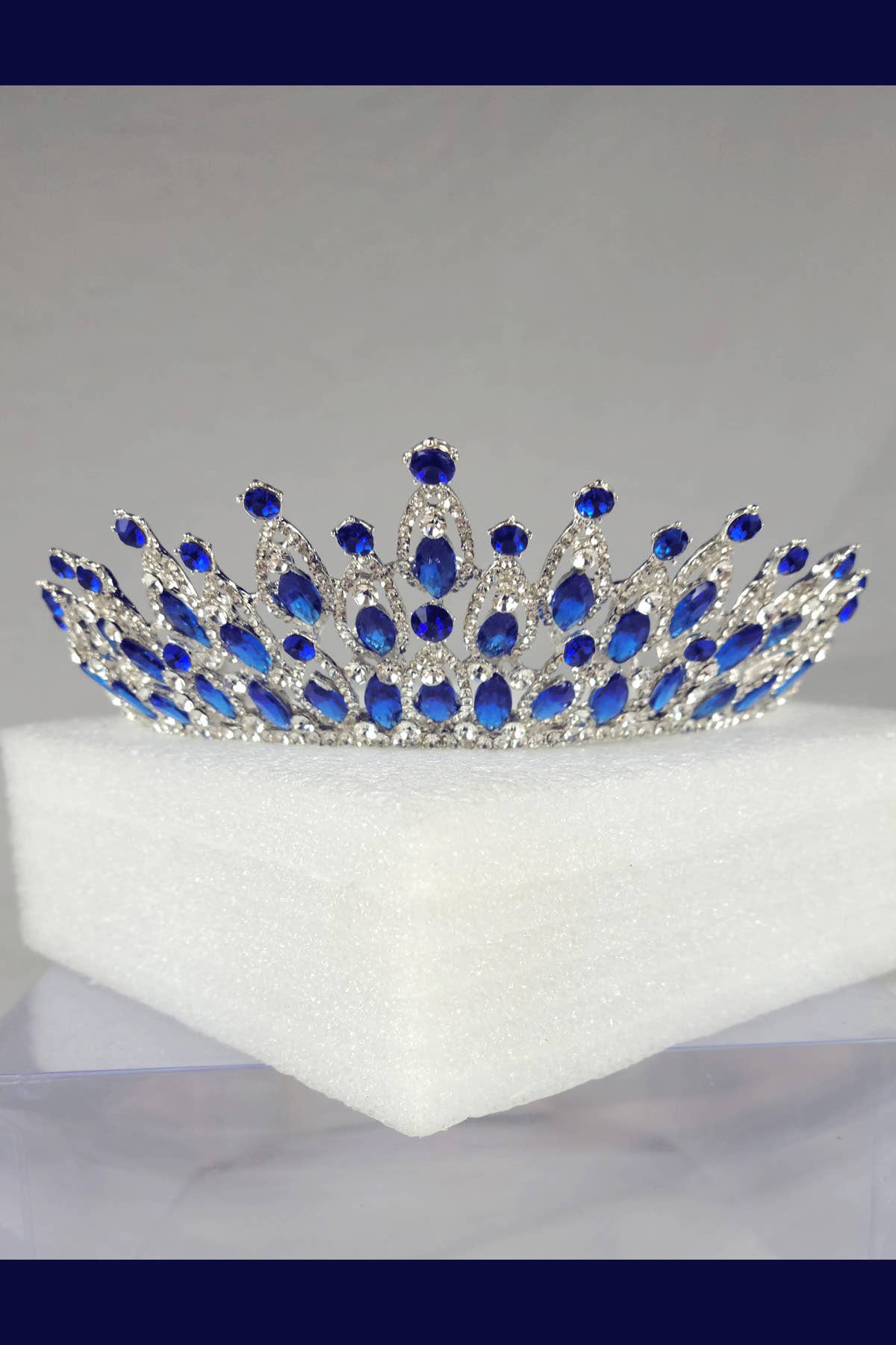Chicas - Wholesale Tiara - Women's - Tiara with jewel rhinestones, one size fits all HT97414