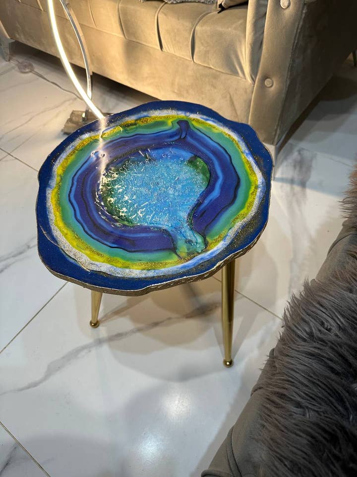 Grande table en géode faite à la main, art époxy, agate bleue, café/accompagnement pour la vente par SamshineDesign