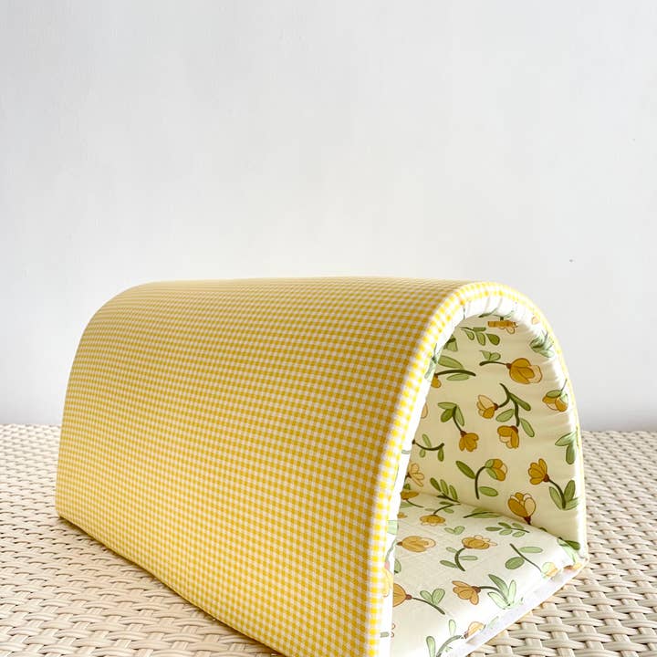 No Furries Delights - Wholesale Pet Bed - Cat/Dog - Yellow Daffodils - LARGE Hoppy Hideaway Tunnel