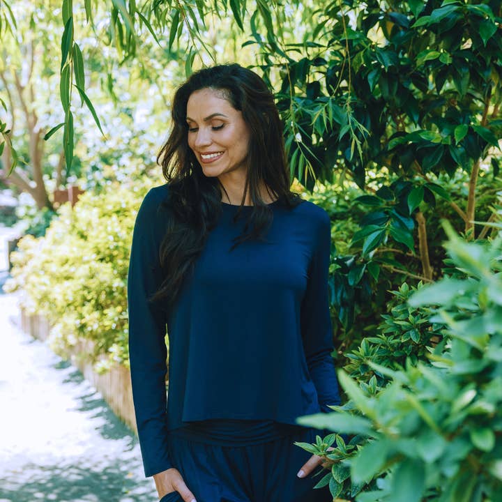 Bamboo Flow Longsleeve ~ Middernacht voor wholesale door Slightly Buddha