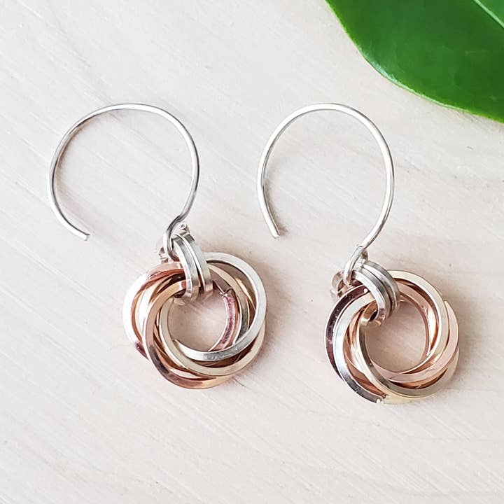 Boucles d'oreilles nœud d'amour pour la vente par Agape Gems