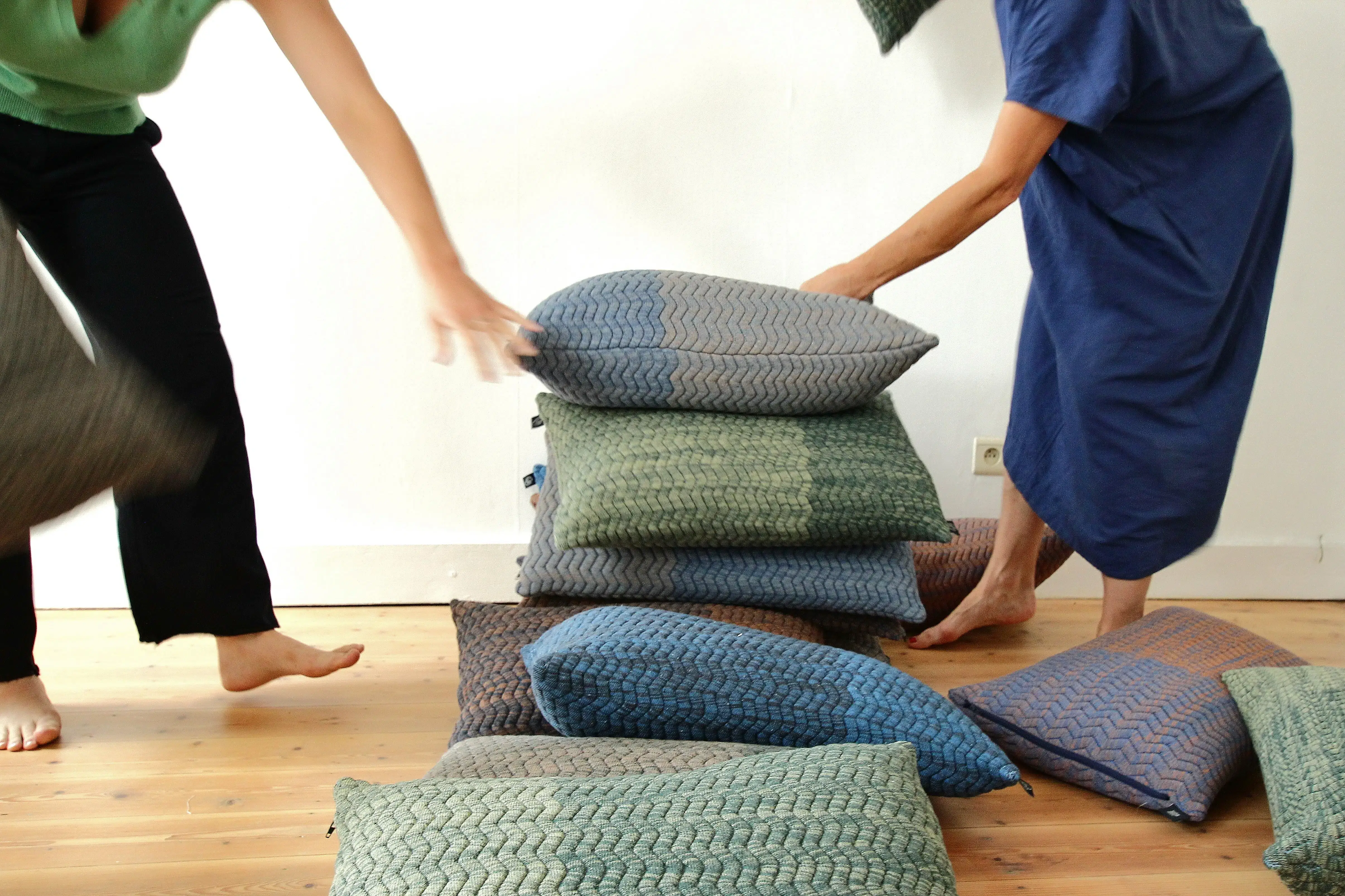 Veerle Tytgat - Wholesale Throw/decorative pillow - Multiple Choice Pillow - Blue Copper6