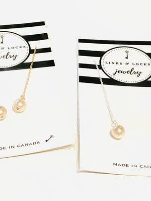 Single Pearl Threader Örhängen - Guld eller Sterling Silver för wholesale av Links & Locks