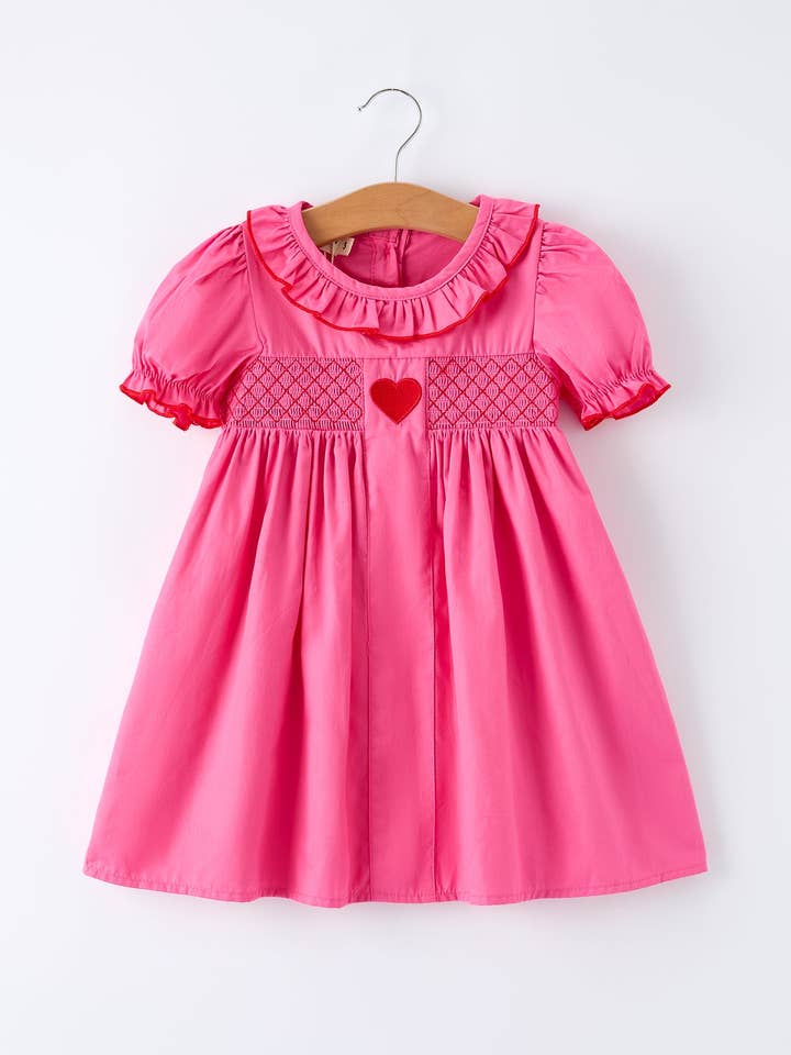 Robe Fille avec Col à Volants Rose Fuchsia et Appliqué Cœur pour la Saint-Valentin pour la vente par Rylee Faith Designs