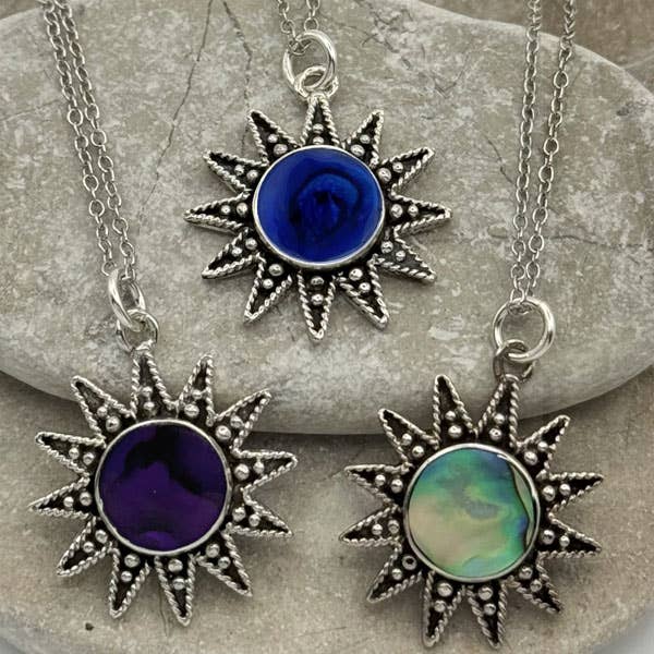 Collier Soleil en Argent Sterling, incrusté de coquille pour la vente par Goddess Design Studio