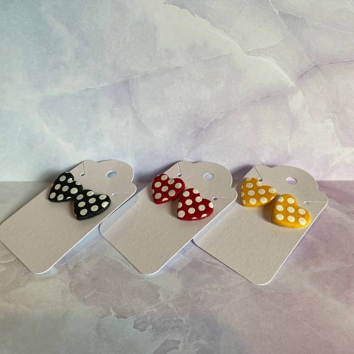 Orecchini a lobo a pois a forma di cuore per la vendita all'ingrosso da parte di Chantal Wallace Designs