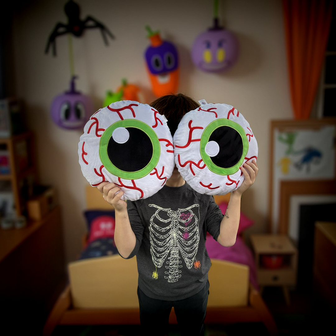 MaterialJill - Wholesale Throw/Decorative Pillow - 12" Eyeball Plush Pillow, Halloween Decor2