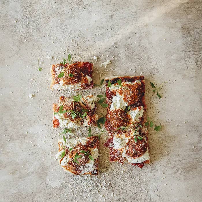 Cozy Publishing - Wholesale Cookbook - Passione Pizza - The Art of Homemade Pizza and Beyond