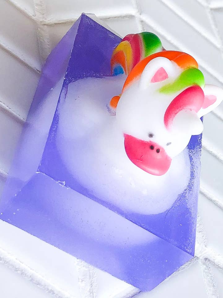 Savon de bain licorne natation pour la vente par Blasted Bath