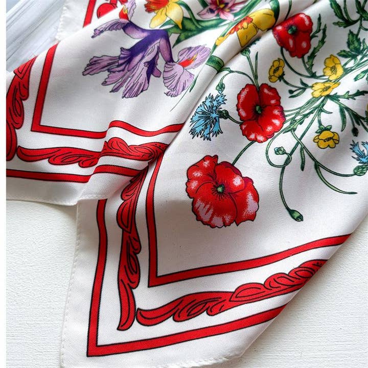 SueSilkHK - Vente Écharpe – femme - Grande écharpe en satin chic à motif floral blanc | Bandana 90 x 90 cm | Châle en satin sergé | Cadeau parfait pour elle pour la fête des mères7