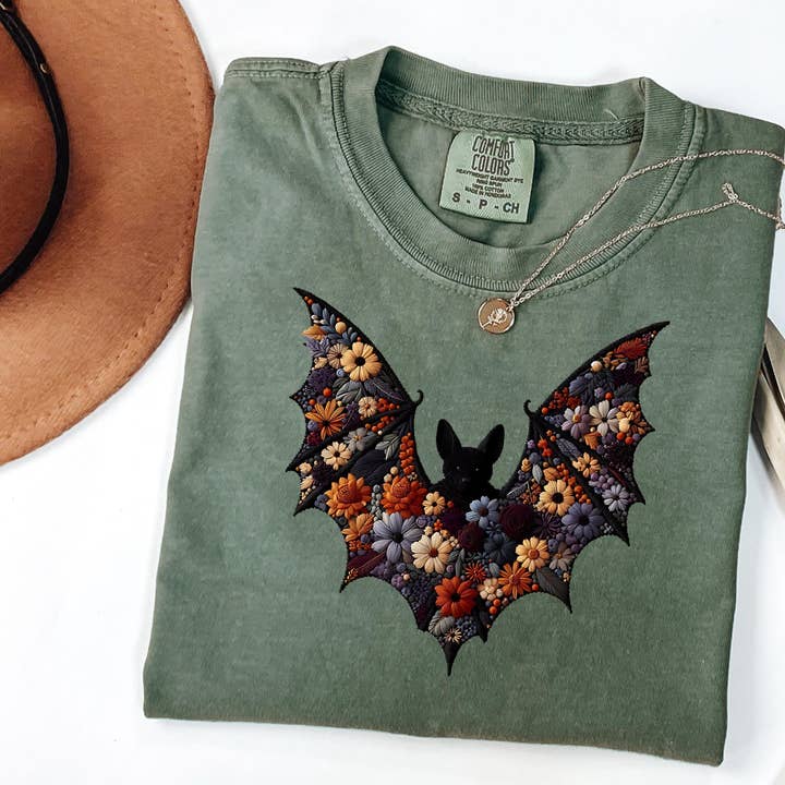 T-shirt Chauve-souris Comfort Colors, T-shirt Chauve-souris Faux Broderie Halloween pour la vente par Glaime