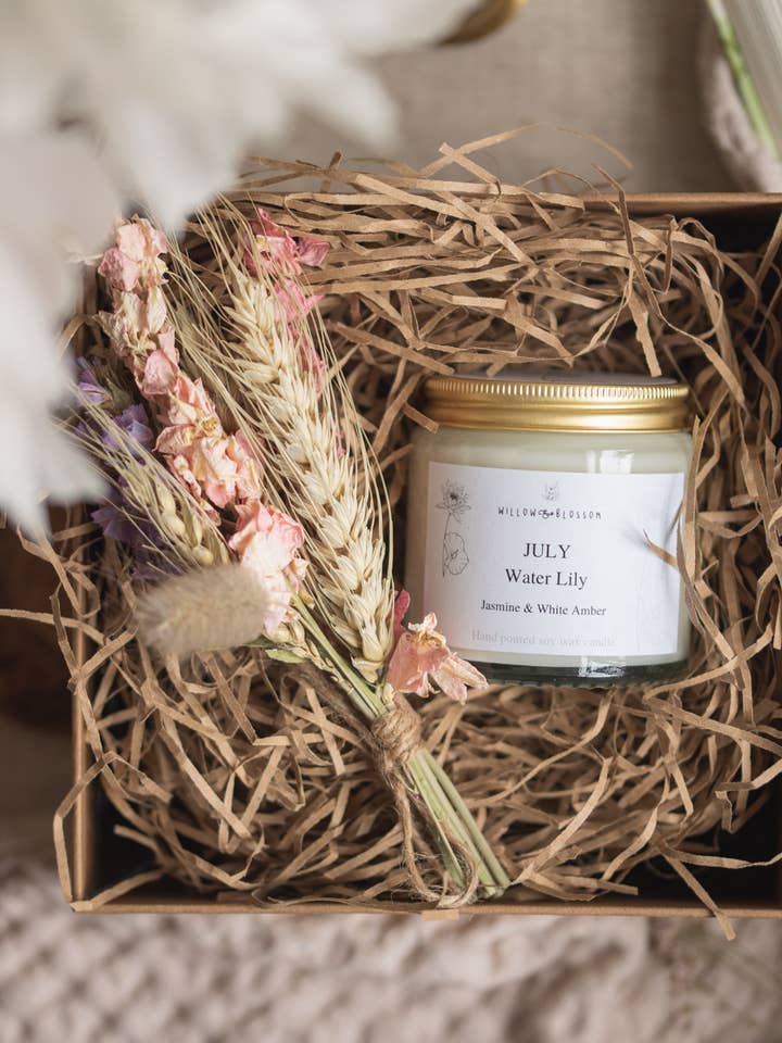 Birth flower Gift Set for wholesale by Willow & Blossom Botanicals