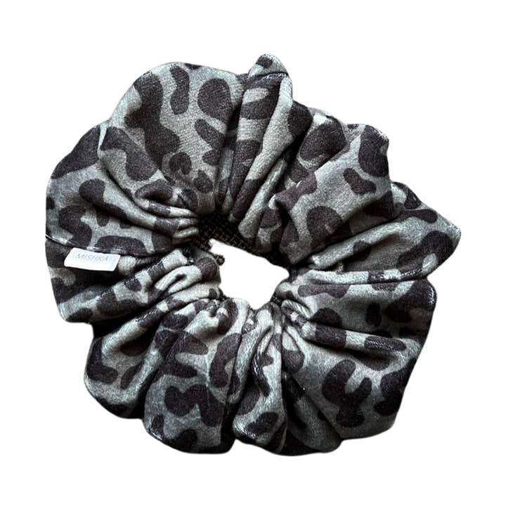 Chouchou surdimensionné en velours Jaguar noir pour la vente par createdbyMishka