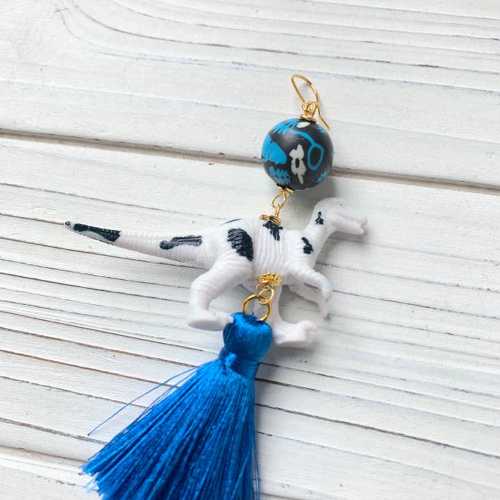 Lenora Dame - Vente Boucles d'oreilles pendantes - Boucles d'oreilles dinosaure à imprimé vache2